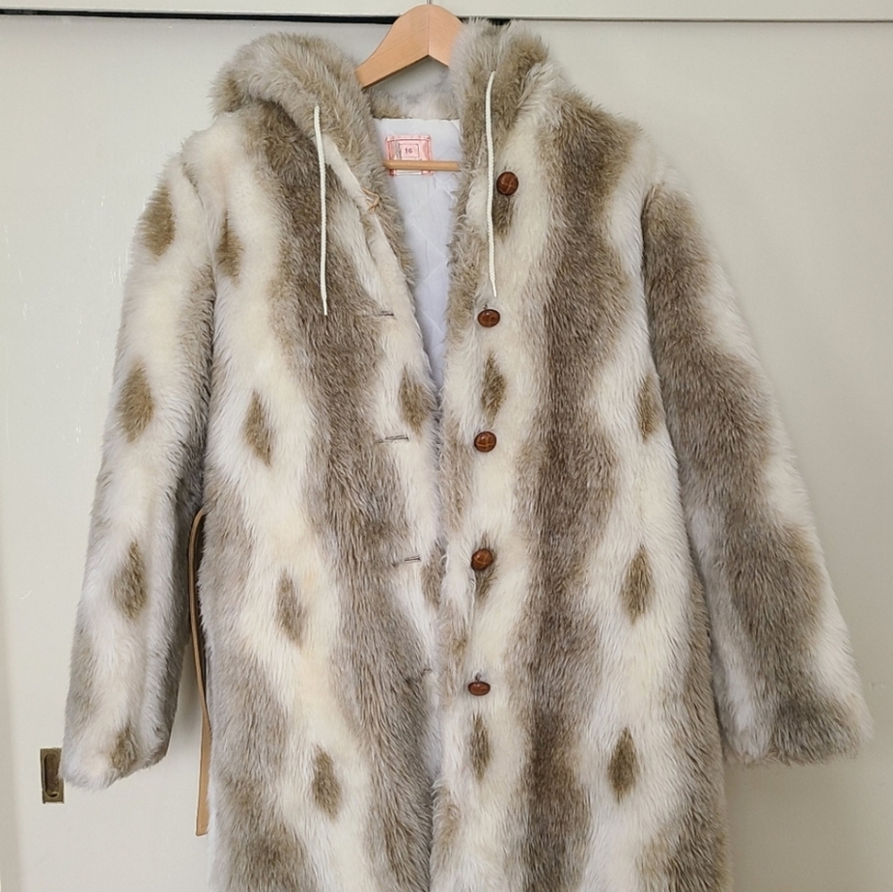 VINTAGE Sears Women's Faux Fur Hooded Coat with Belt - Picture 3 of 10